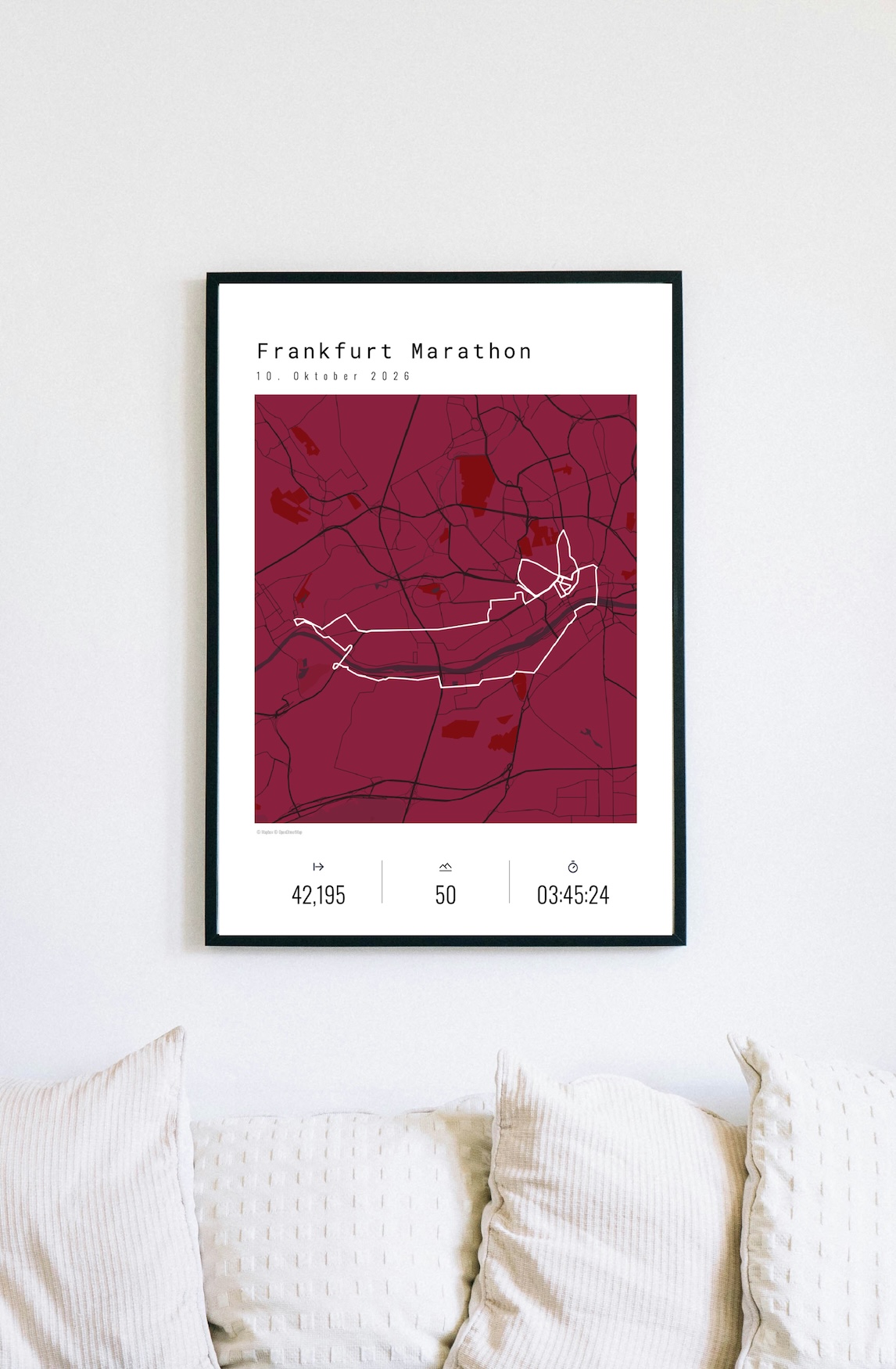Affiche du Marathon de Francfort au mur avec coussins