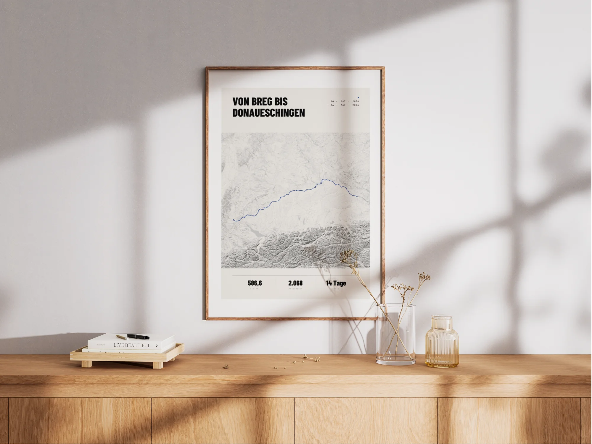 Affiche de randonnée à vélo encadré dans l'espace