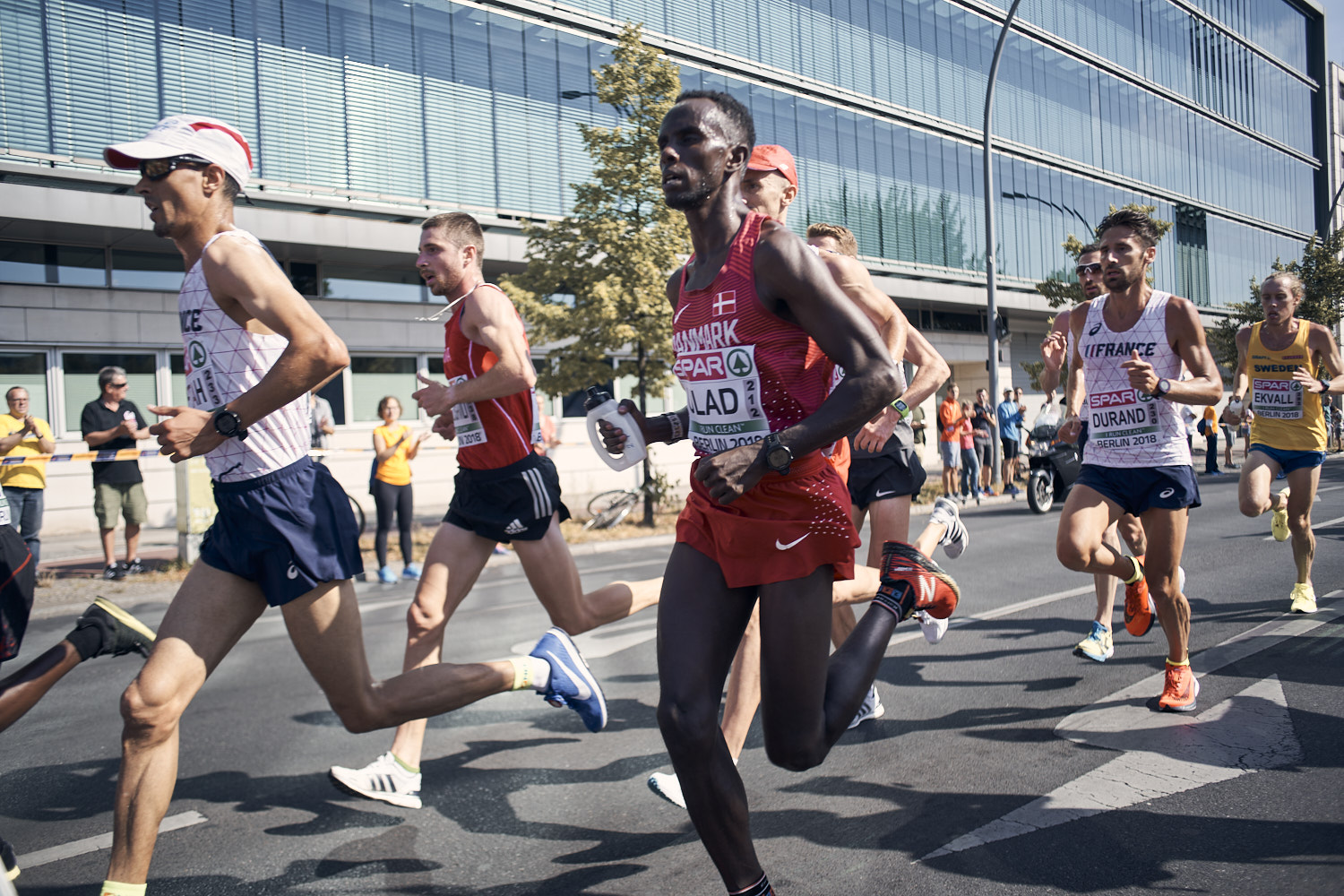Marathon Routes as Art: Why Runners Immortalize Their Finisher Moments